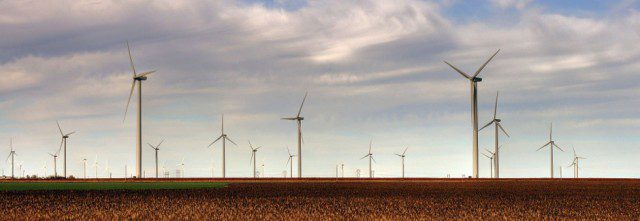 The Smoky Hills Wind Farm in Kansas. Drenaline/Wikimedia Creative Commons. 