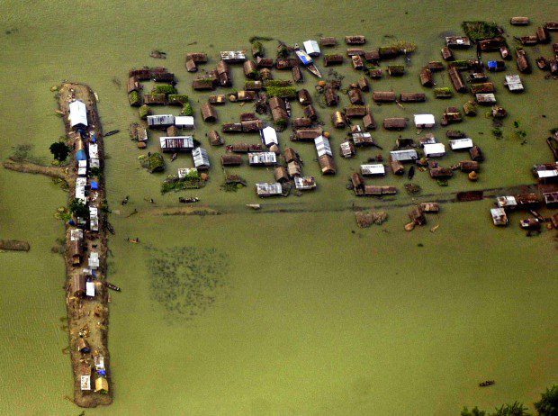 India flooding leads to mass migration