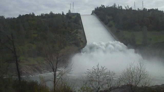 Extreme weather: Oroville Dam emergency spillway threatened by intense rain