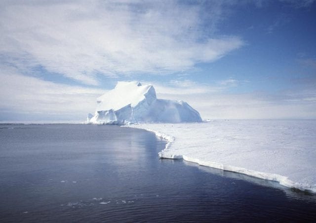 Antarctica losing ice 
