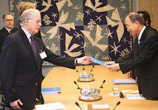 Harold Shapiro of the InterAcademy council offers his report to UN Secretary-General Ban Ki-moon