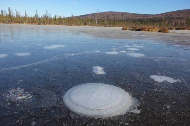 Permafrost thaws on an Arctic lake