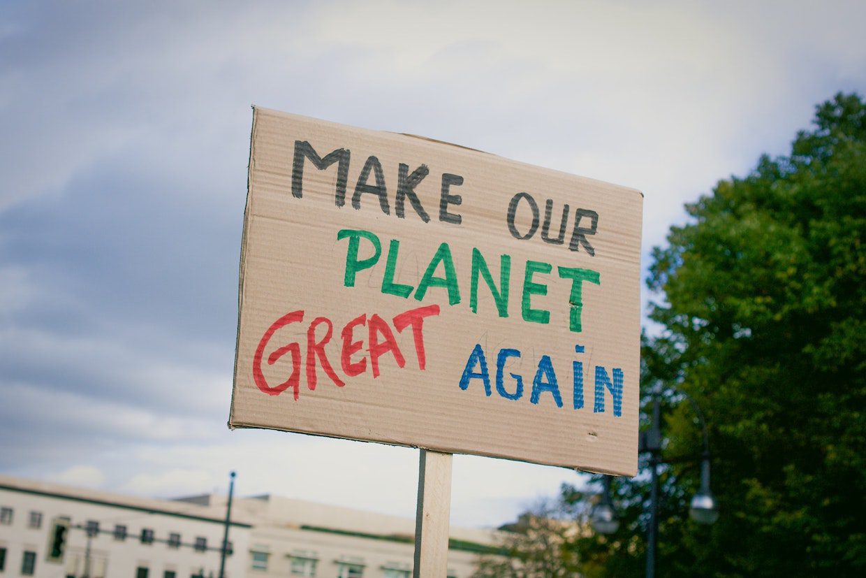Image of sign saying "make our planet great again"